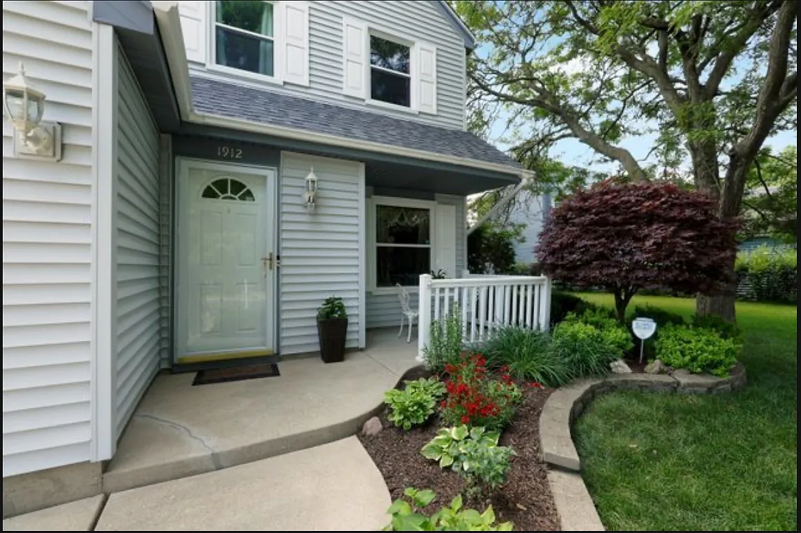 4 bed, 2118 sqft, $3,380 — Photo 4