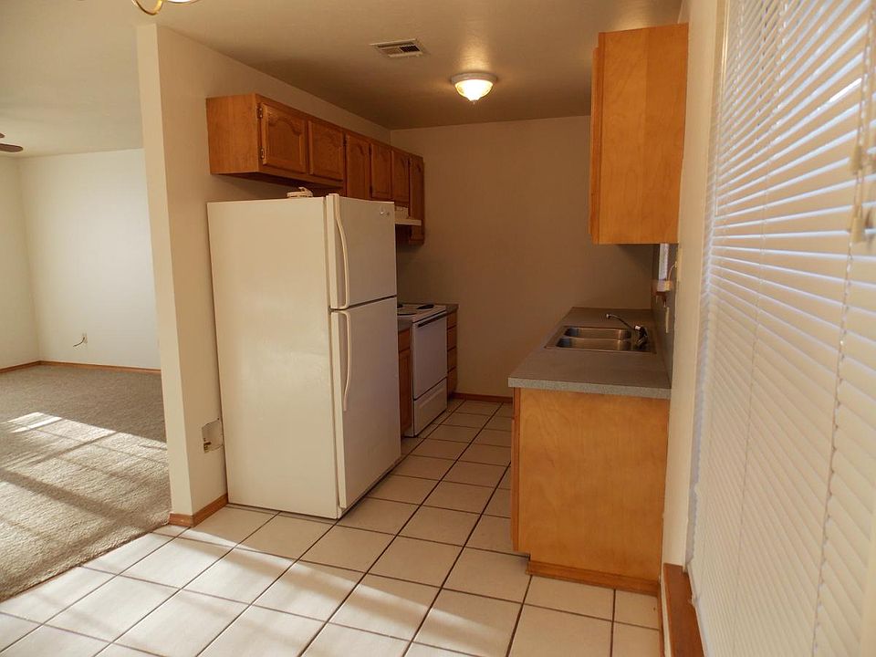2nd image of 511 4th St APT B