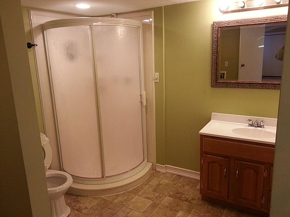 Master Bath/Utility Room
