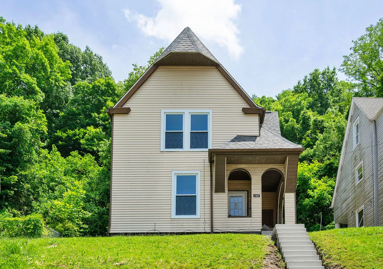3 bed/1 Bath Home on a Quiet Street in Wilmerding - Spacious Rooms - Available 9/1 — Photo 1