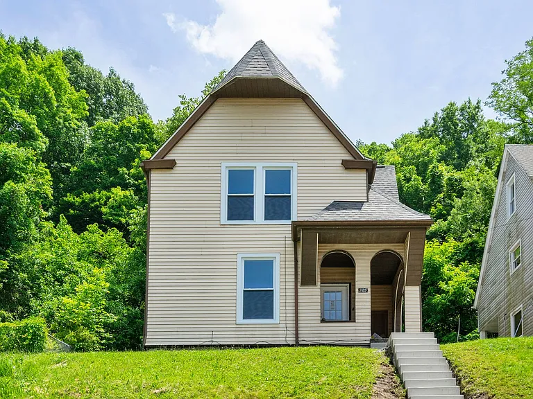 325 Welsh Ave — Photo 1