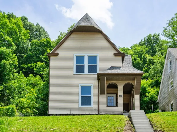 325 Welsh Ave, Wilmerding, PA 15148