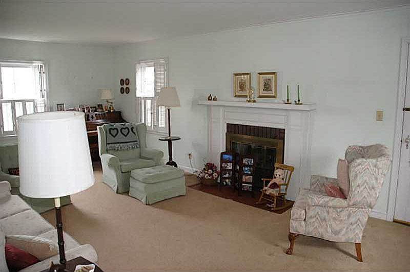1st image of 210 W 14th St