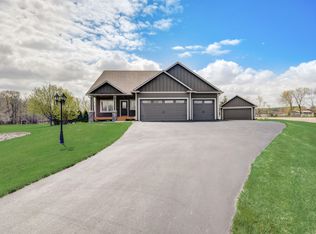 9136 Penrose Ave S, Hastings, MN 55033