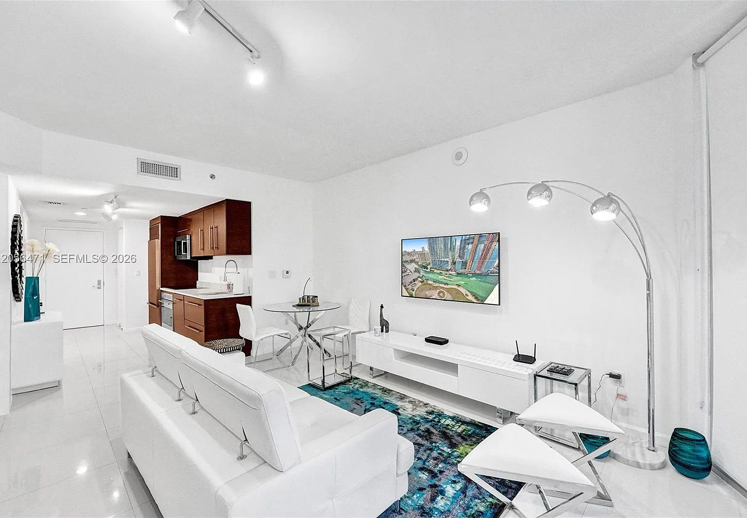 Iconbrickell Condo No 1 — Photo 1