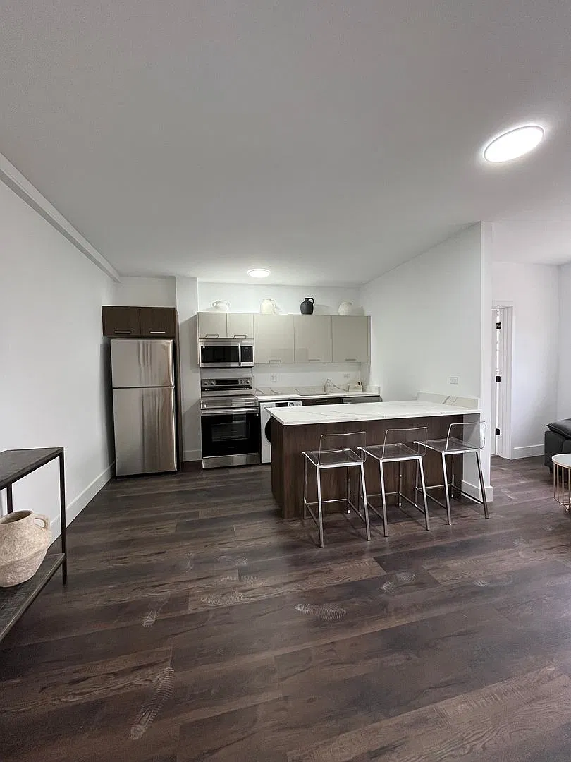 2 bed, 800 sqft, $2,695 — Photo 2