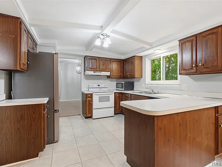 1880 Welling Dr — Photo 12