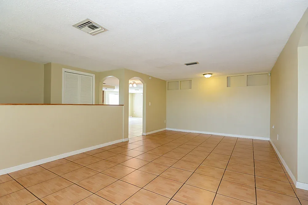 3 bed, 1679 sqft, $1,100 — Photo 1