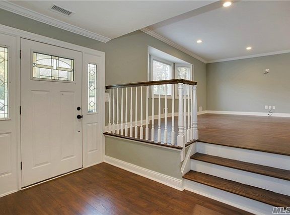 4th image of 10 Barrington Dr