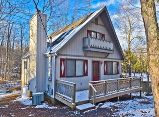 2201 Lehigh Dr, Pocono Lake, PA 18347