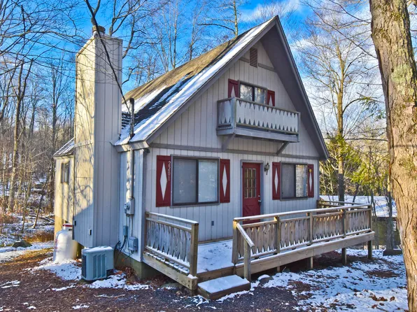 2201 Lehigh Dr, Pocono Lake, PA 18347