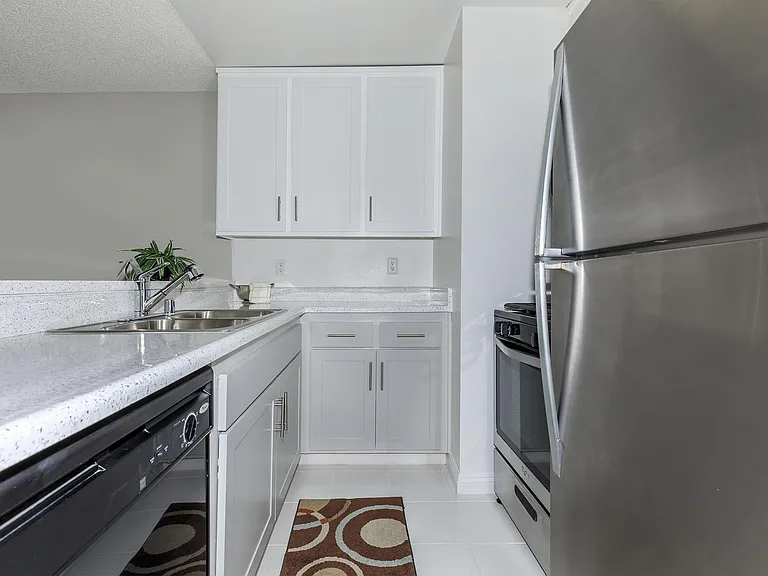 Pasadena Park Place — Photo 12