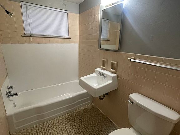 5th image of 4157 Hamilton St APT 3