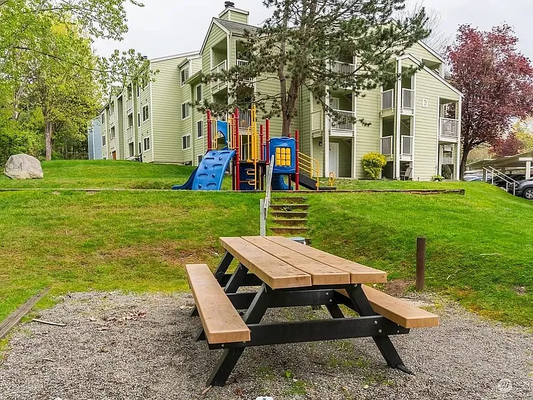 975 Aberdeen Ave NE #F305 — Photo 16