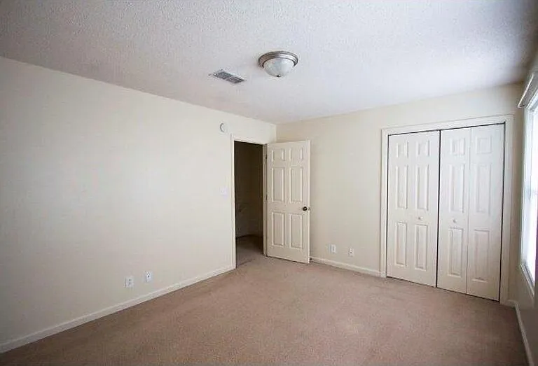 299-E4 Raleigh Dr #E4 — Photo 5