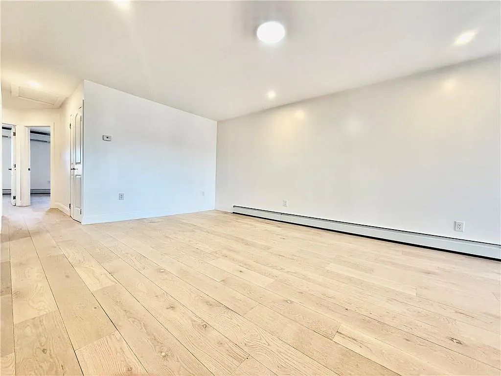 Building Photo - 1807 Shore Pkwy #3