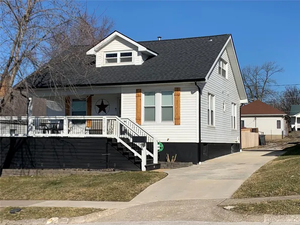 2704 Hill St, Hannibal, MO 63401