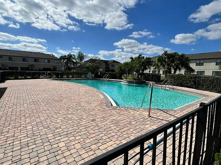 2202 Seven Oaks Dr — Photo 36