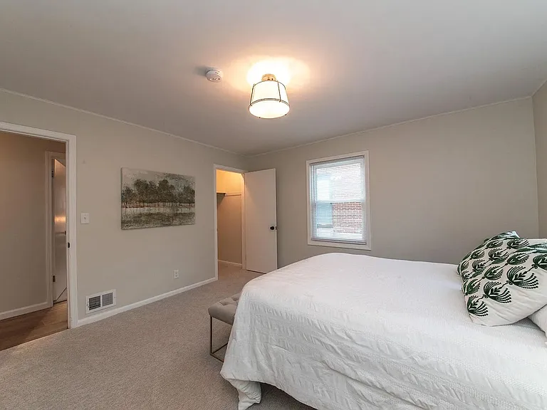 1647 Sylvan Ave SE — Photo 14