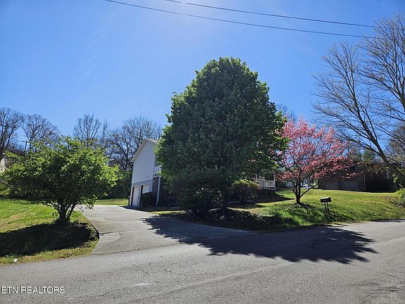 3rd image of 1802 Highland Rd
