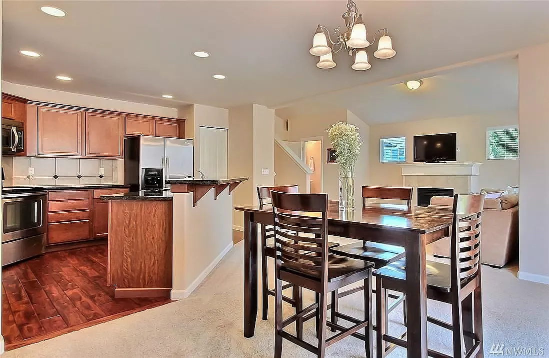 3 bed, 2.5 bath, 1602 sqft, $2,645 — Photo 4