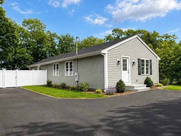 733 Monponsett St, Hanson, MA 02341