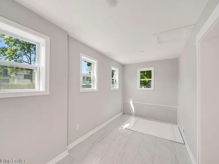 718 Henry Firpo St — Photo 5