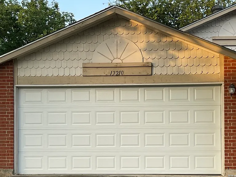 13210 Larkplace Dr — Photo 2