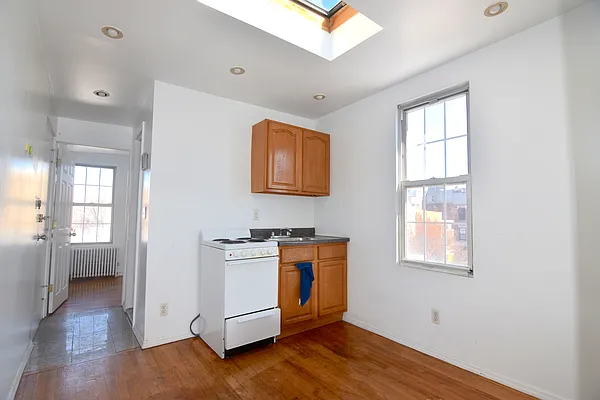 Rented by The Agency | media 14