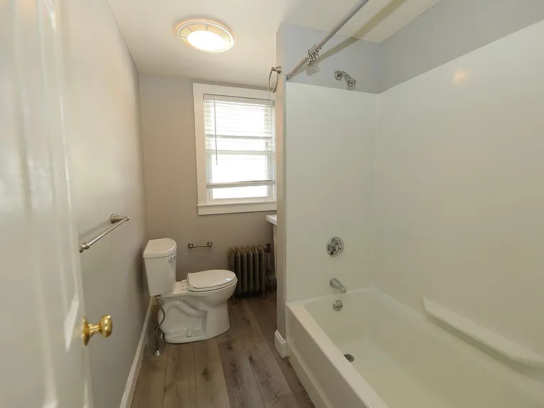 24 Webster St — Photo 16