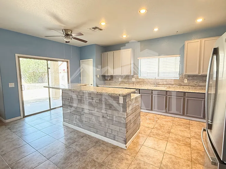 2858 W Mineral Butte Dr — Photo 9