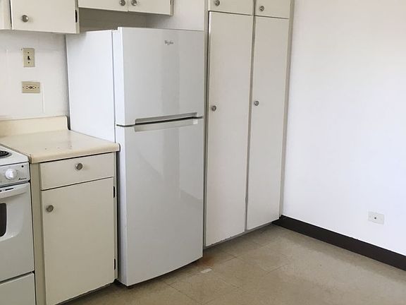 2nd image of 110 Lakeview Cir #1753-301