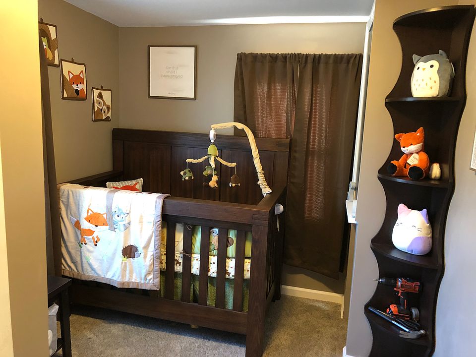 Side A: small bedroom/office