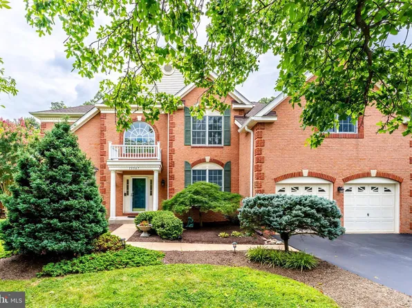 13567 Northbourne Dr, Centreville, VA 20120