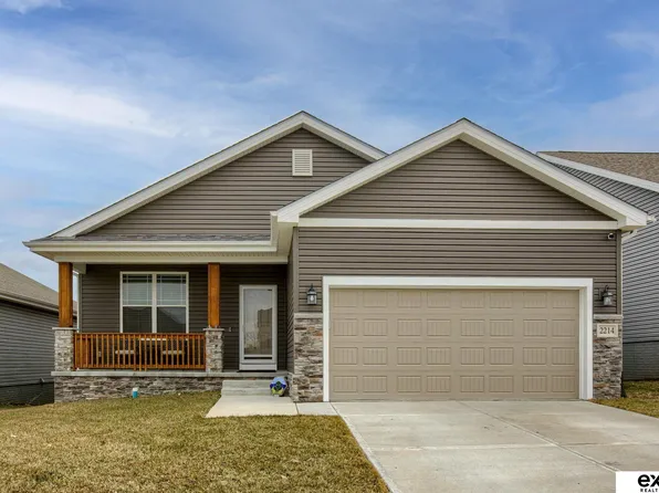 2214 Hedgeapple Rd, Plattsmouth, NE 68048