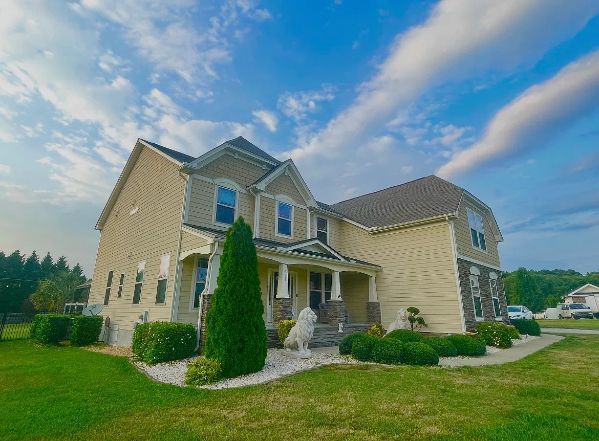 5 bed, 3.5 bath, 3998 sqft, $4,399 — Photo 3