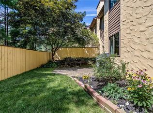 715 Hampton Ridge Dr, Akron, OH 44313