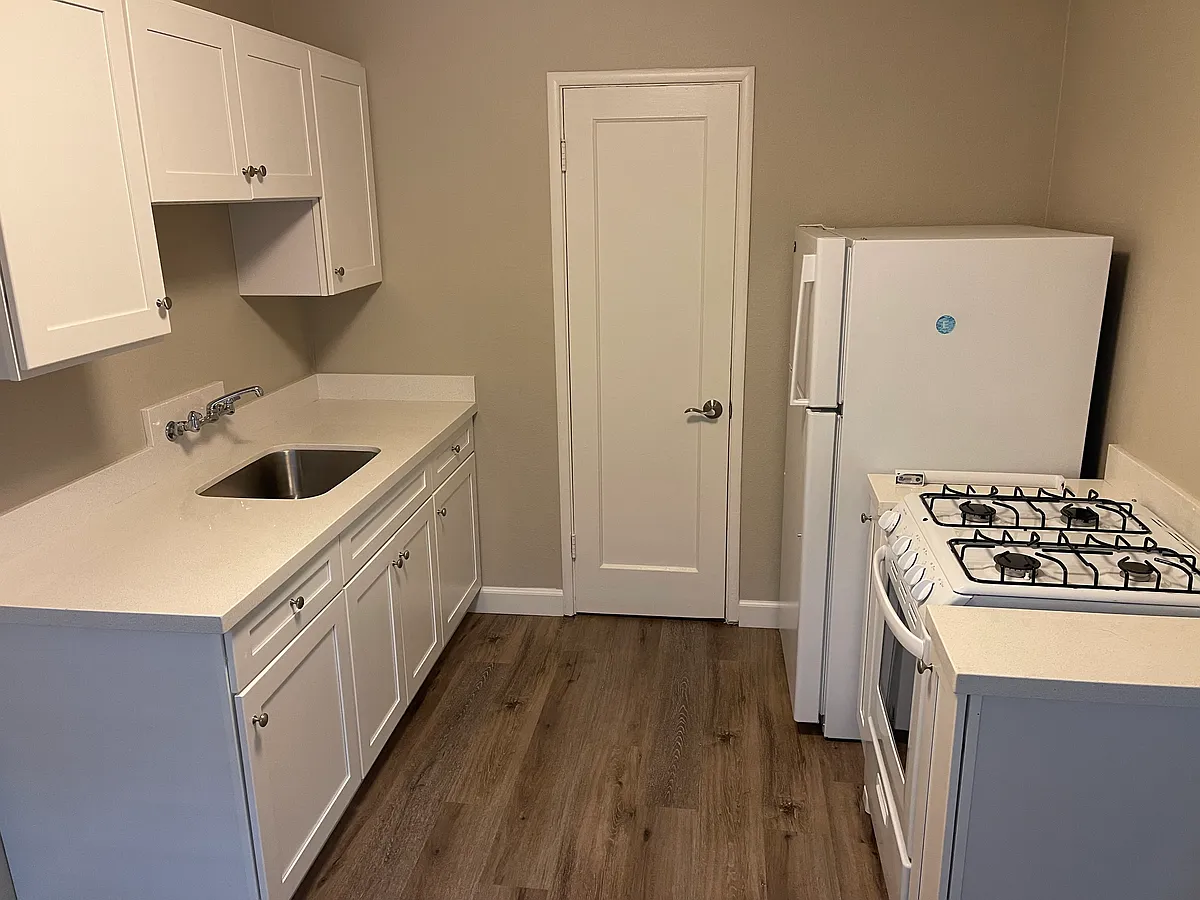 Kitchen - 2829 O St #7