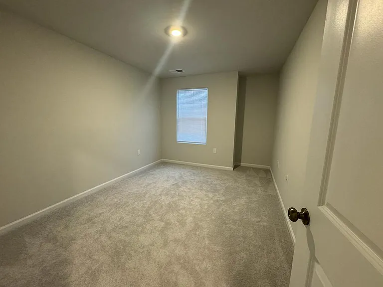 2210 Kasota Ln — Photo 13