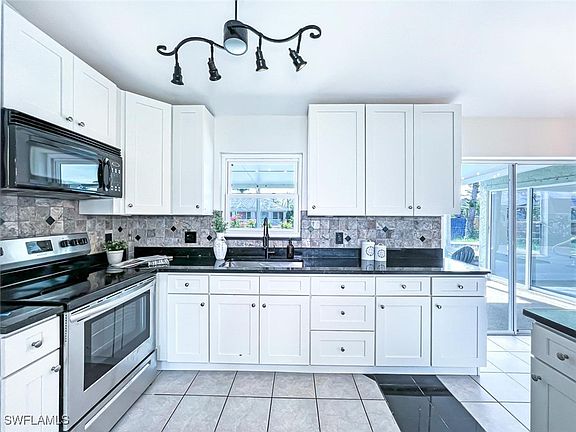 3rd image of 2727 SW 18th Pl