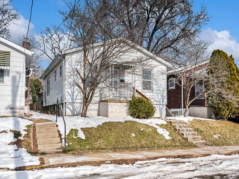 3915 Schiller Pl — Photo 2