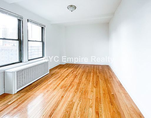 5th image of 301 E 38th St APT 7E