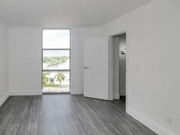 2nd image of 13499 Biscayne Blvd APT 704