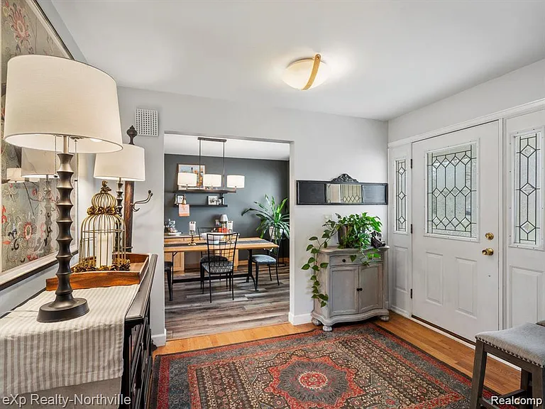 38205 Connaught Dr — Photo 5