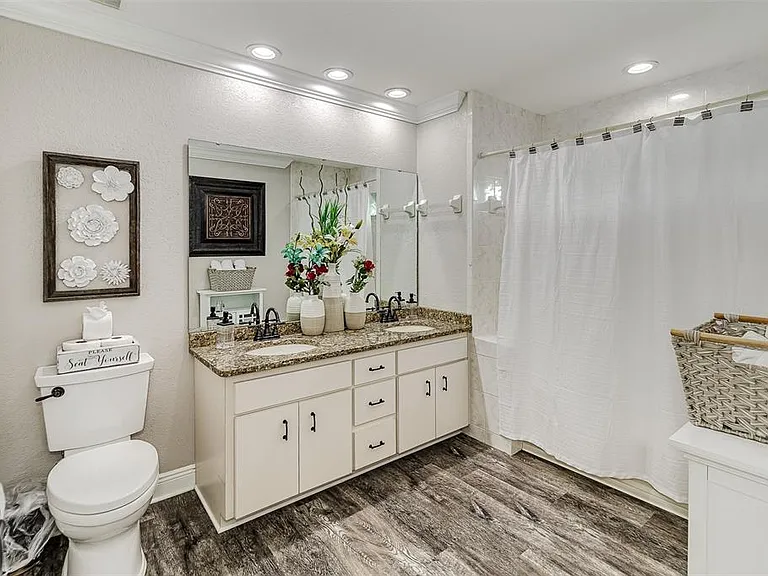 5864 Manchester Dr W — Photo 23