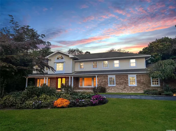 21 Yukon Drive, Woodbury, NY 11797