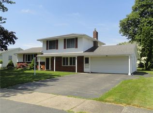 41 Bobbie Dr, Gates, NY 14606