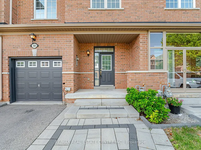 366 Hobbs Cres — Photo 5