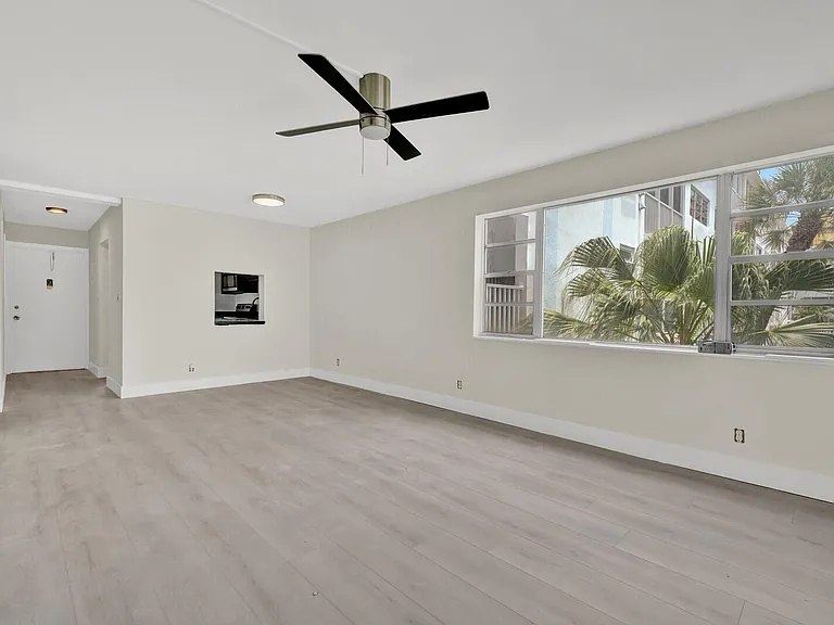 3201 NE 8th St #206 — Photo 5