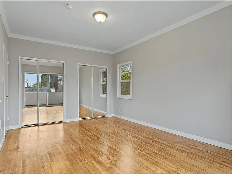 1051 S Cochran Ave #7 — Photo 12